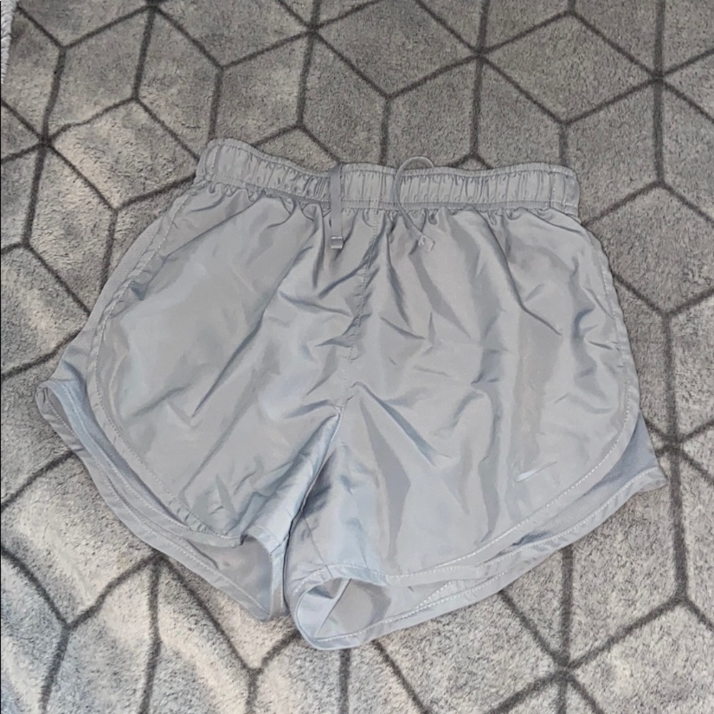 gray shorts